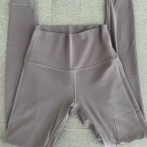 Lululemon Aligns 28”